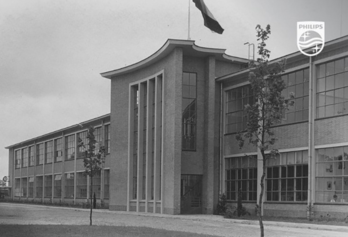 50年代中期，Philips开始在Nijmegen开发和制造半导体。